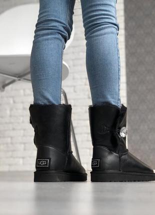 Женские черные угги ugg bailey button swarovski black leather9 фото