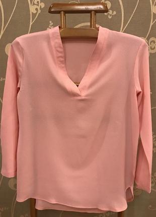 Очень красивая и стильная блузка.