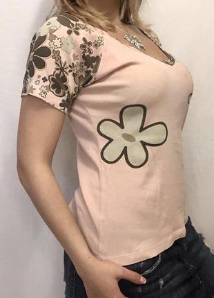 Розовая футболка с цветами3 фото
