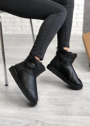 Женские чёрные  угги ugg mini bailey button black leather1 фото