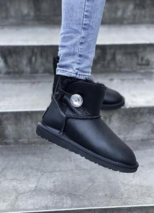 Женские чёрные угги ugg mini  bailey button black leather  swarovski