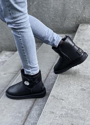 Женские чёрные угги ugg mini  bailey button black leather  swarovski3 фото