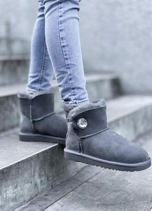 Женские серые угги ugg mini bailey button swarovski grey