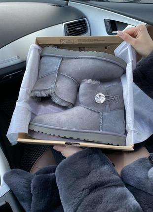 Женские серые угги ugg mini bailey button swarovski grey5 фото