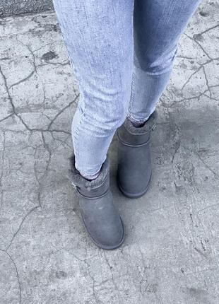 Женские серые угги ugg mini bailey button swarovski grey8 фото