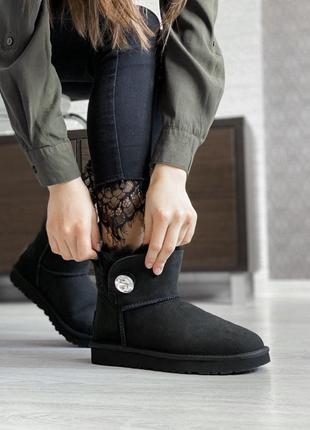 Жіночі чорні уггі ugg mini bailey button black swarovski