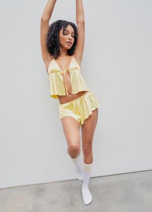 Сатиновые пижамные шорты primark yellow satin shorts - l-xl