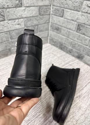 Демисезонные ботинки женские в черном цвете на шнурке3 фото