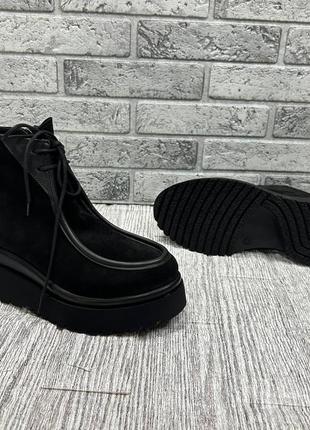 Демисезонные замшевые черные ботинки от производителя allist shoes5 фото