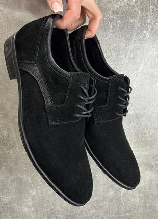 Мужские туфли из натуральной замши в черном цвете от обувного бренда karat1 фото