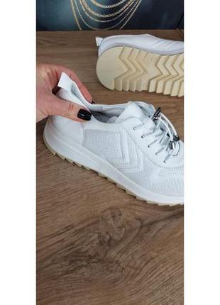 Жіночі кросівки з турецької шкіри в білому кольорі з перфорацією5 фото