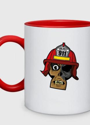 Чашка с принтом двухцветная «череп пожарного» (цвет чашки на выбор)