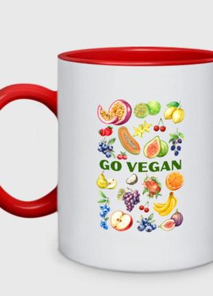 Чашка с принтом двухцветная «go vegan - слоган с фруктами» (цвет чашки на выбор)