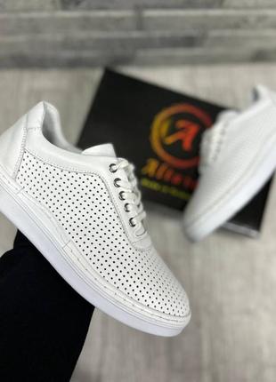 Літні жіночі білі шкіряні кросівки з перфорацією від турецького виробника altura