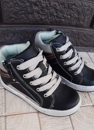 Деми черевики для хлопчиків на шнурку в чорному кольорі3 фото
