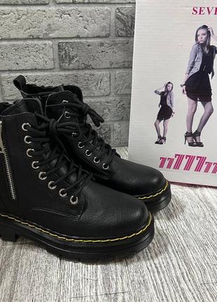 Черевики жіночі dr. martens демі варіант з блискавкою чорні