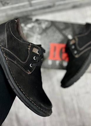 Чоловічі чорні туфлі з натурального нубуку від фірми detta