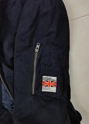 Чоловіча куртка бомбер superdry rookie duty bomber оригінал nike adidas levis tomy hilfiger calvin klein armani alpha industries cp hm6 фото