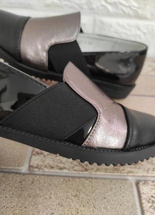 Туфли ( лоферы) на девочку на резинке бронза/черные4 фото