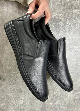 Чоловічі демісезонні чорні шкіряні туфлі від фірми detta