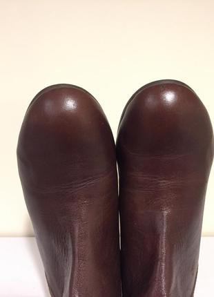 Высокие кожаные сапоги шоколадного цвета7 фото