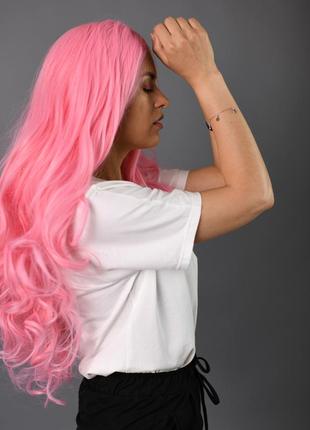 Парик zadira ярко розовый женский длинный волнистый на сетке из термоволос3 фото