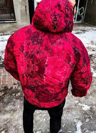 Мужской утеплённый анорак на синтепухе с рисунками бордовый3 фото