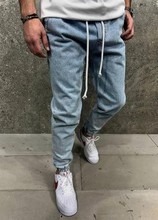 Чоловічі джинси-джогери на манжетах і на гумці блакитні1 фото