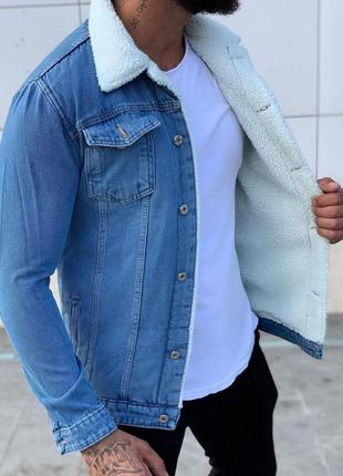 Мужская стильная утеплённая джинсовая куртка голубая с белым мехом2 фото