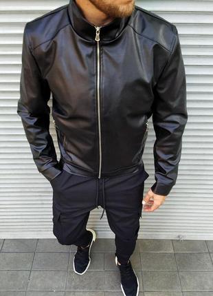 Чоловіча шкіряна куртка з екошкіри чорна. чоловіча шкірянка чорного кольору