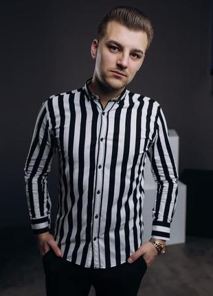 Мужская стильная полосатая рубашка с воротником-стойкой чёрно-белая