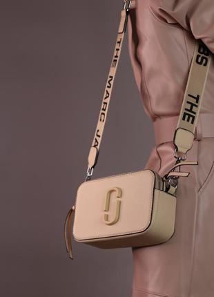 Жіноча сумка marc jacobs logo light beige, жіноча сумка, марк джейкобс світло-бежевого кольору2 фото