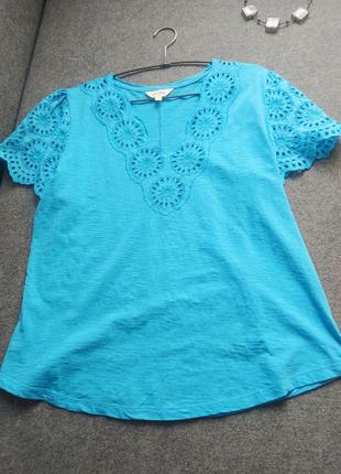 Коттонова трикотажна блуза футболка з прошвою блакитного кольору 48-50 розміру4 фото