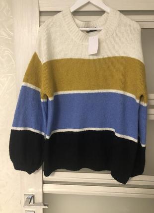 Стильный яркий свитер