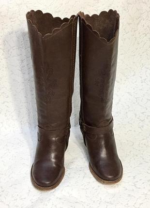 Шикарные высокие кожаные сапоги
