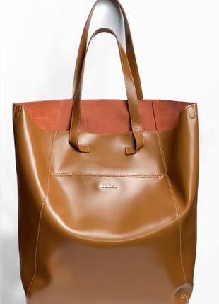 Женская сумка max&со выполненная из гладкой полированной кожи,