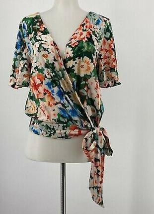 Топ блуза zara с короткими рукавами и цветочным принтом с запахом с v-образным вырезом1 фото