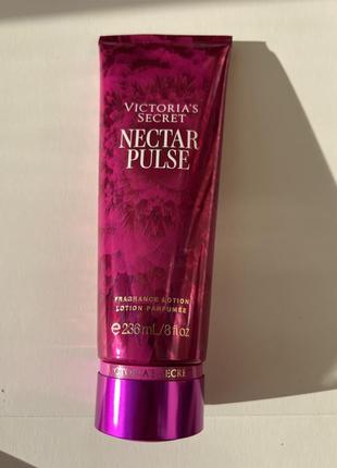 Парфумований лосьйон для тіла nectar pulse з лімітованої серії fuchsia fantasy