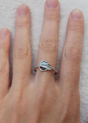 Серебряное кольцо "листик" с фионитами2 фото