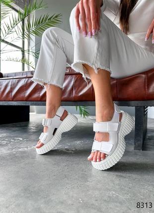 Білі натуральні шкіряні босоніжки сандалі з липучками на липучках масивній грубій товстій ребристій підошві платформі шкіра флотар