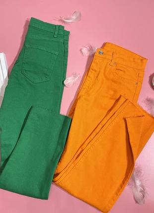 Зеленые джинсы с необработанным низом3 фото