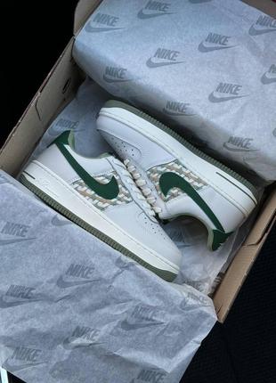 Женские кроссовки nike air force 1 light gray green6 фото