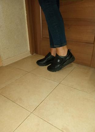 Шкіряні кросівки р.37