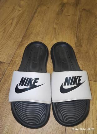 Шльопанці nike victori one slide 39,5-40 розмір2 фото