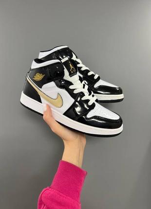 Кросівки nike air jordan 1 retro mid patent golden black6 фото