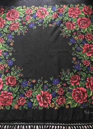 Подписной красивый платок в цветы с шёлковой бахромой