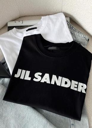 Трикотажна футболка з написом jil sander