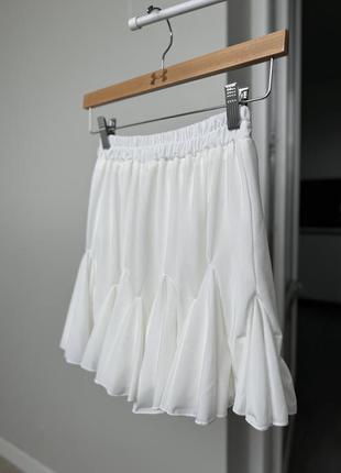 Тренд сезона белая мини юбка шорты4 фото