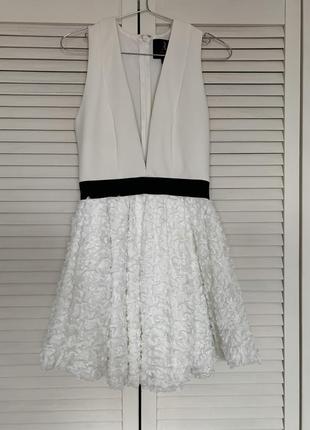 Біле ошатне плаття, сукня з пишною спідницею із квітків, сукня на новий рік