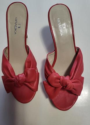 Босоніжки червоні